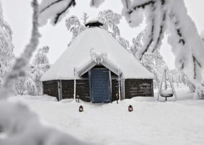 Snødekt lavvo hos Venabu Fjellhotell, Venabygdsfjellet. Foto: Olav Storm