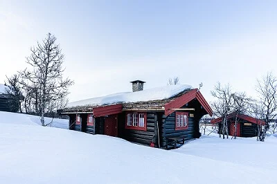 Øvstebu. Hjemmekoselig, laftet utleiehytte på Venabygdsfjellet