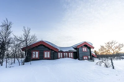 Haugbu_cabin_in_winter_Venabu