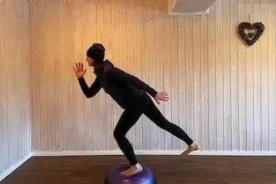 Dynamic balance exercise on a Bosu. Venabu